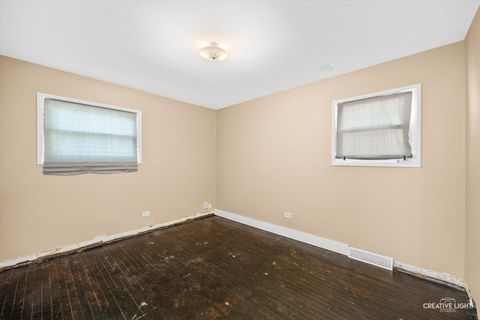 Tiny photo for 7812 Meade Avenue, Burbank, IL 60459 (MLS # 12598278)
