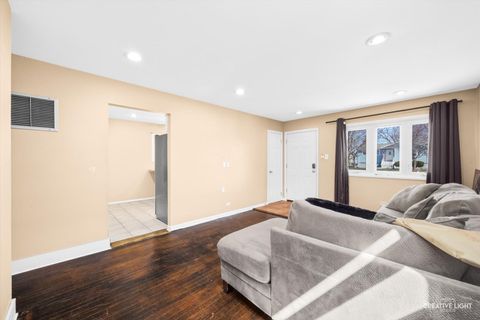 Tiny photo for 7812 Meade Avenue, Burbank, IL 60459 (MLS # 12598278)