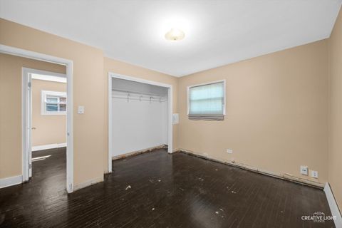 Tiny photo for 7812 Meade Avenue, Burbank, IL 60459 (MLS # 12598278)