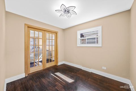 Tiny photo for 7812 Meade Avenue, Burbank, IL 60459 (MLS # 12598278)