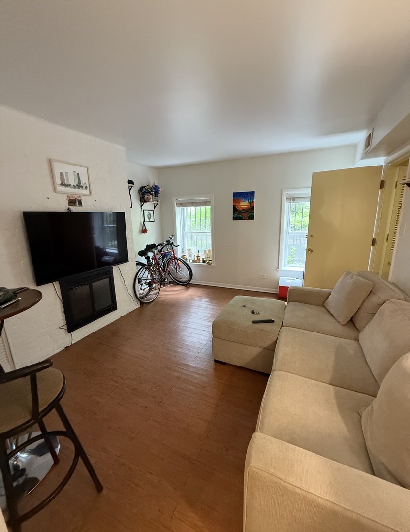 2045 N DAYTON Street 1