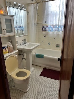 7611 S Ridgeland Avenue