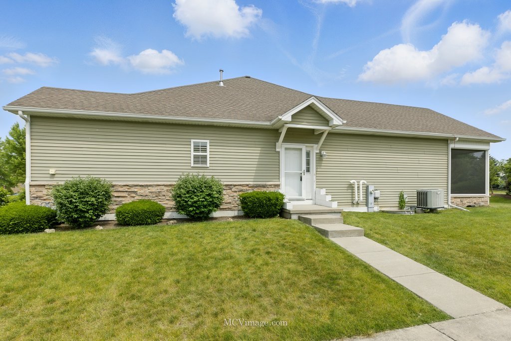 15701 Cove Circle