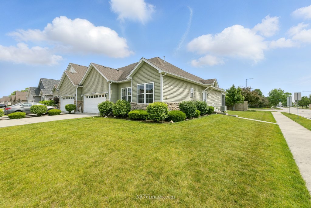 15701 Cove Circle