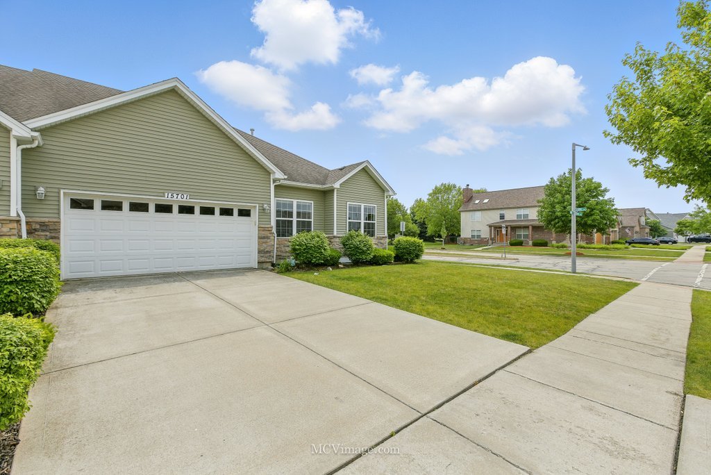 15701 Cove Circle