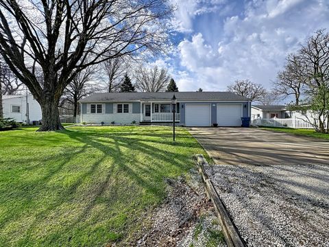 Photo of 1312 32nd Avenue Court, East Moline, IL 61244 (MLS # 12617899)