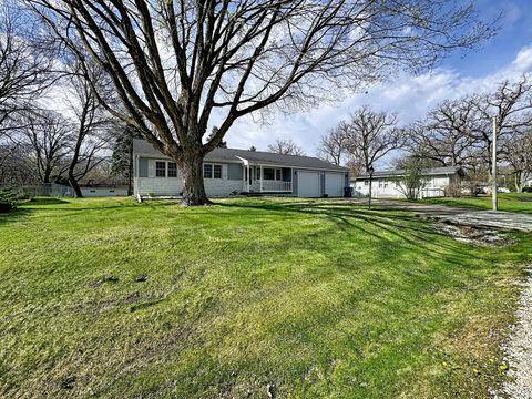 Tiny photo for 1312 32nd Avenue Court, East Moline, IL 61244 (MLS # 12617899)