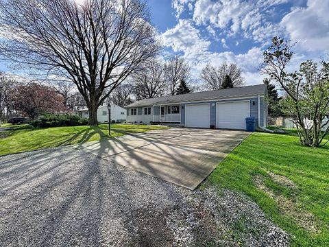 Tiny photo for 1312 32nd Avenue Court, East Moline, IL 61244 (MLS # 12617899)