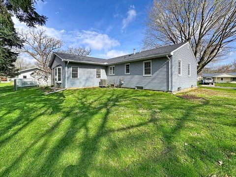 Tiny photo for 1312 32nd Avenue Court, East Moline, IL 61244 (MLS # 12617899)