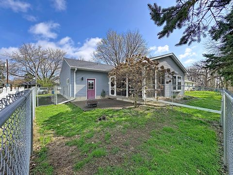 Tiny photo for 1312 32nd Avenue Court, East Moline, IL 61244 (MLS # 12617899)