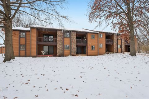 Tiny photo for 655 Waverly Drive #C, Elgin, IL 60120 (MLS # 12515506)