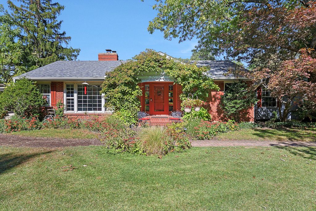 Photo for 30W030 Schick Road, Bartlett, IL 60103 (MLS # 12493372)