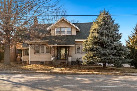 Photo of 2664 Harrison Street, Davenport, IA 52806 (MLS # 12563020)