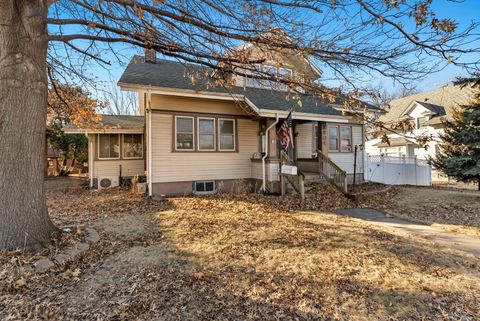 Tiny photo for 2664 Harrison Street, Davenport, IA 52806 (MLS # 12563020)