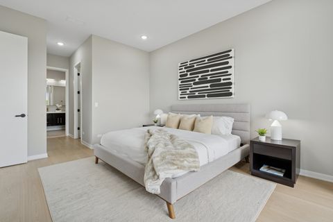 Tiny photo for 5830 N Lincoln Avenue #1E, Chicago, IL 60659 (MLS # 12473558)