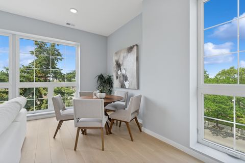 Tiny photo for 5830 N Lincoln Avenue #1E, Chicago, IL 60659 (MLS # 12473558)