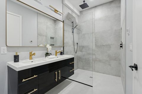 Tiny photo for 5830 N Lincoln Avenue #1E, Chicago, IL 60659 (MLS # 12473558)