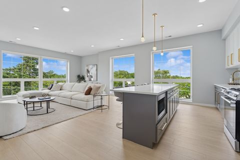 Tiny photo for 5830 N Lincoln Avenue #1E, Chicago, IL 60659 (MLS # 12473558)