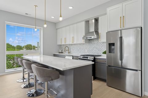 Tiny photo for 5830 N Lincoln Avenue #1E, Chicago, IL 60659 (MLS # 12473558)