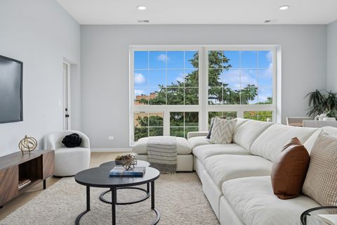 Tiny photo for 5830 N Lincoln Avenue #1E, Chicago, IL 60659 (MLS # 12473558)