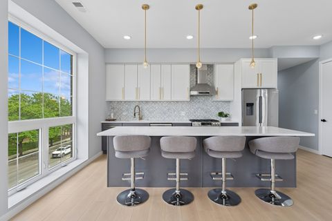 Tiny photo for 5830 N Lincoln Avenue #1E, Chicago, IL 60659 (MLS # 12473558)