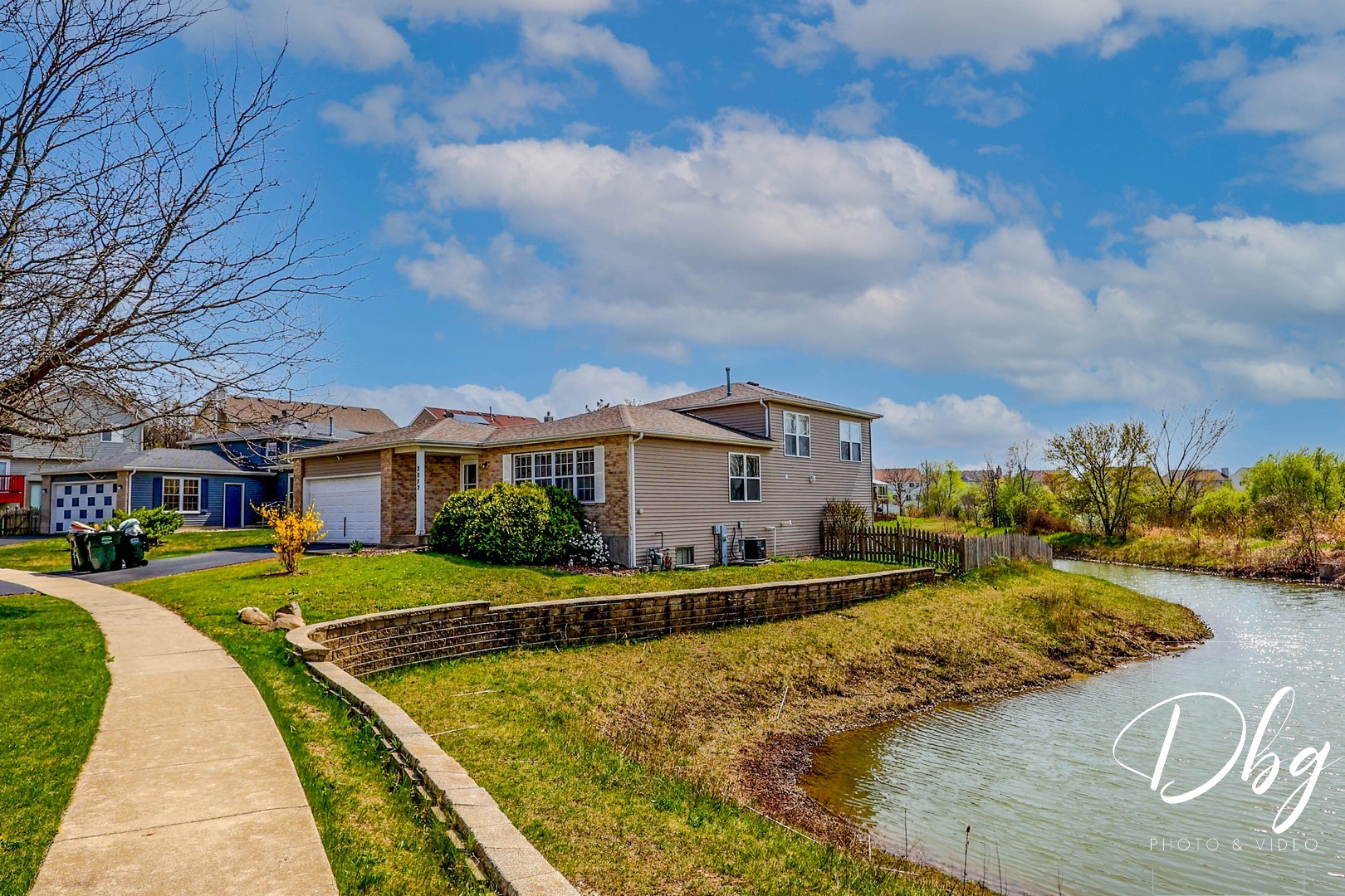 2272 IROQUOIS Lane