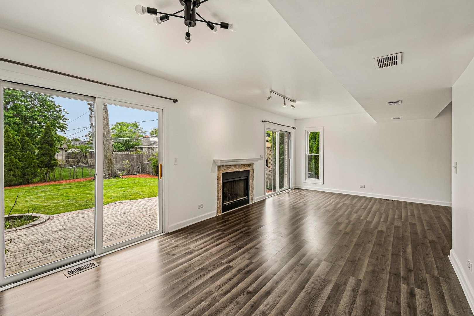 183 W ALGONQUIN Road