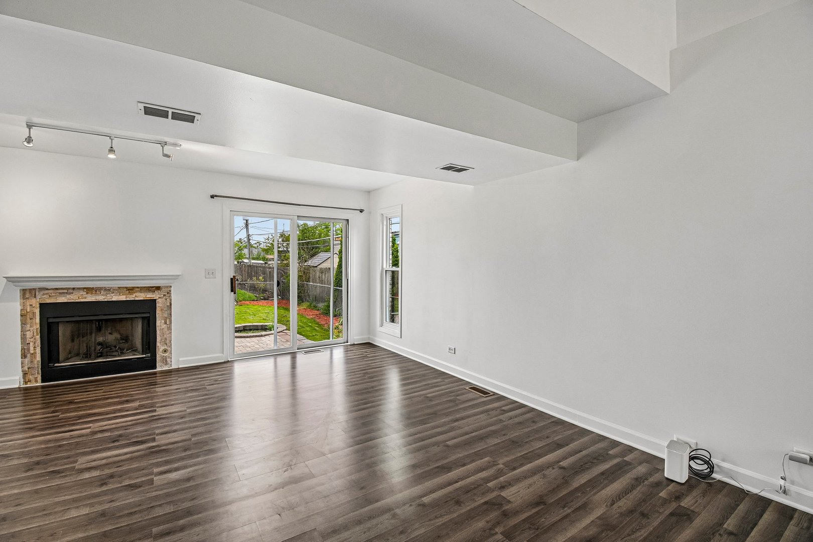 183 W ALGONQUIN Road