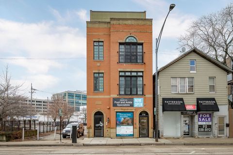 Photo of 1718 N Clybourn Avenue #1, Chicago, IL 60614 (MLS # 12487811)