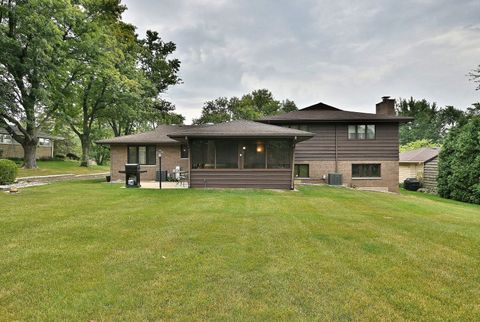 Tiny photo for 7976 Clarendon Hills Road, Willowbrook, IL 60527 (MLS # 12448367)