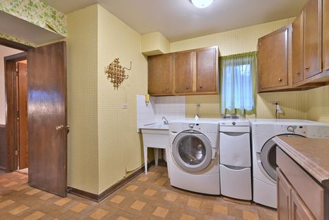 Tiny photo for 7976 Clarendon Hills Road, Willowbrook, IL 60527 (MLS # 12448367)