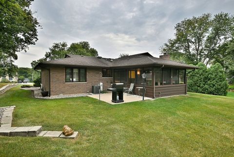 Tiny photo for 7976 Clarendon Hills Road, Willowbrook, IL 60527 (MLS # 12448367)