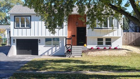 Tiny photo for 7209 Hawthorne Avenue, Woodridge, IL 60517 (MLS # 12514115)