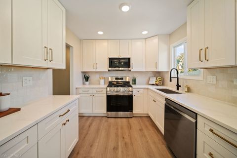 Tiny photo for 7209 Hawthorne Avenue, Woodridge, IL 60517 (MLS # 12514115)