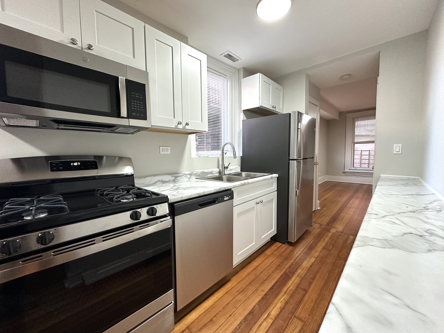 2052 N Dayton Street 2R