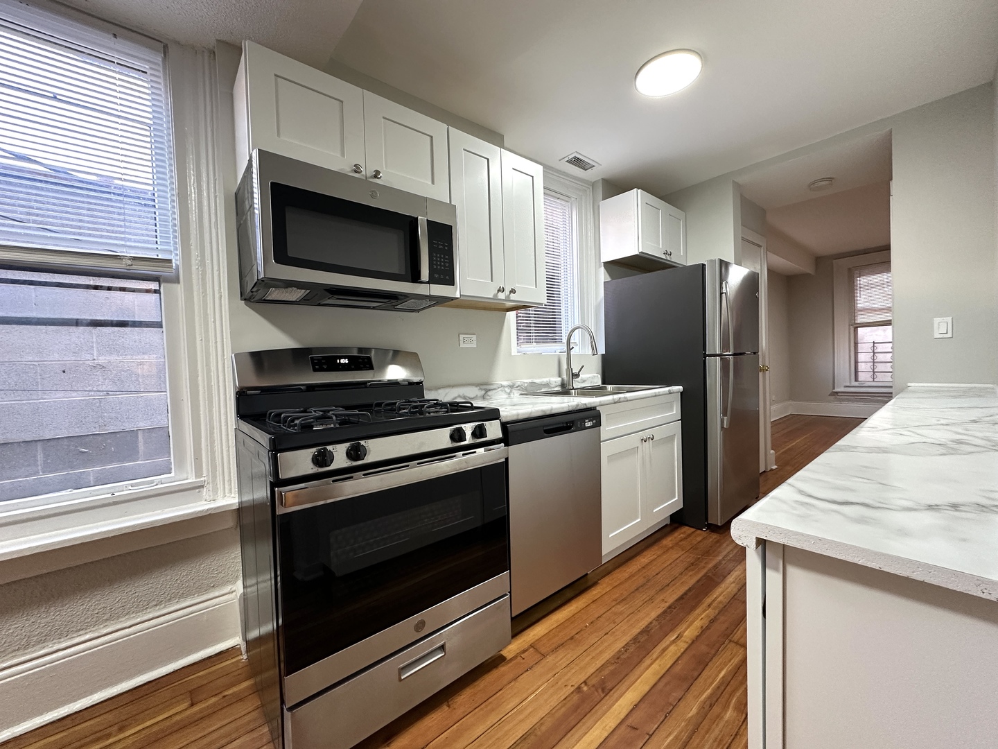 2052 N Dayton Street 2R