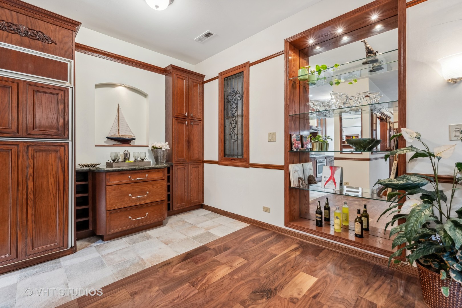 818 N Dearborn Street 1R
