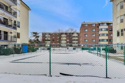 Tiny photo for 5506 Lincoln Avenue #315, Morton Grove, IL 60053 (MLS # 12599170)