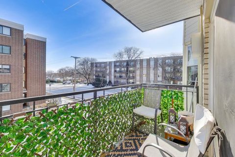 Tiny photo for 5506 Lincoln Avenue #315, Morton Grove, IL 60053 (MLS # 12599170)