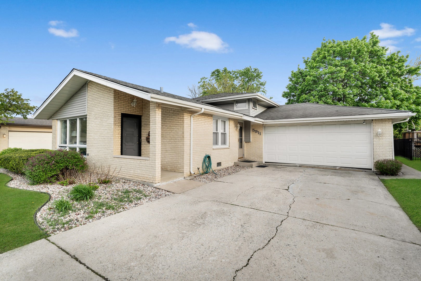 5911 W 125th Place
