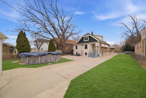 Tiny photo for 2728 Grove Avenue, Berwyn, IL 60402 (MLS # 12589813)