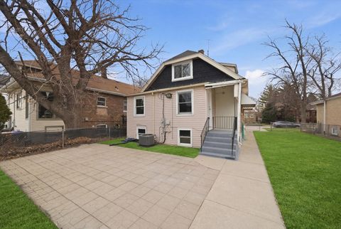 Tiny photo for 2728 Grove Avenue, Berwyn, IL 60402 (MLS # 12589813)