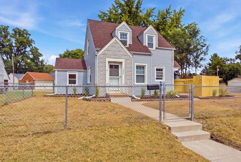 Tiny photo for 1804 W Pleasant Street, Davenport, IA 52804 (MLS # 12744651)