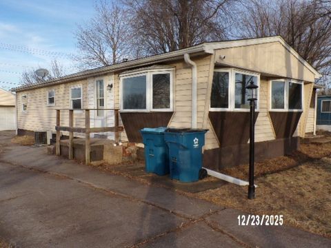 Tiny photo for 16713 10th Avenue, CarbonClif, IA 61239 (MLS # 100000063)