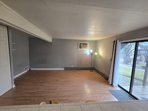 Tiny photo for 47 Nassau Colony #1, Fox Lake, IL 60020 (MLS # 12582196)