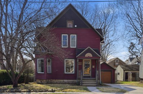 Photo of 304 W Chamberlin Street, Dixon, IL 61021 (MLS # 12604869)