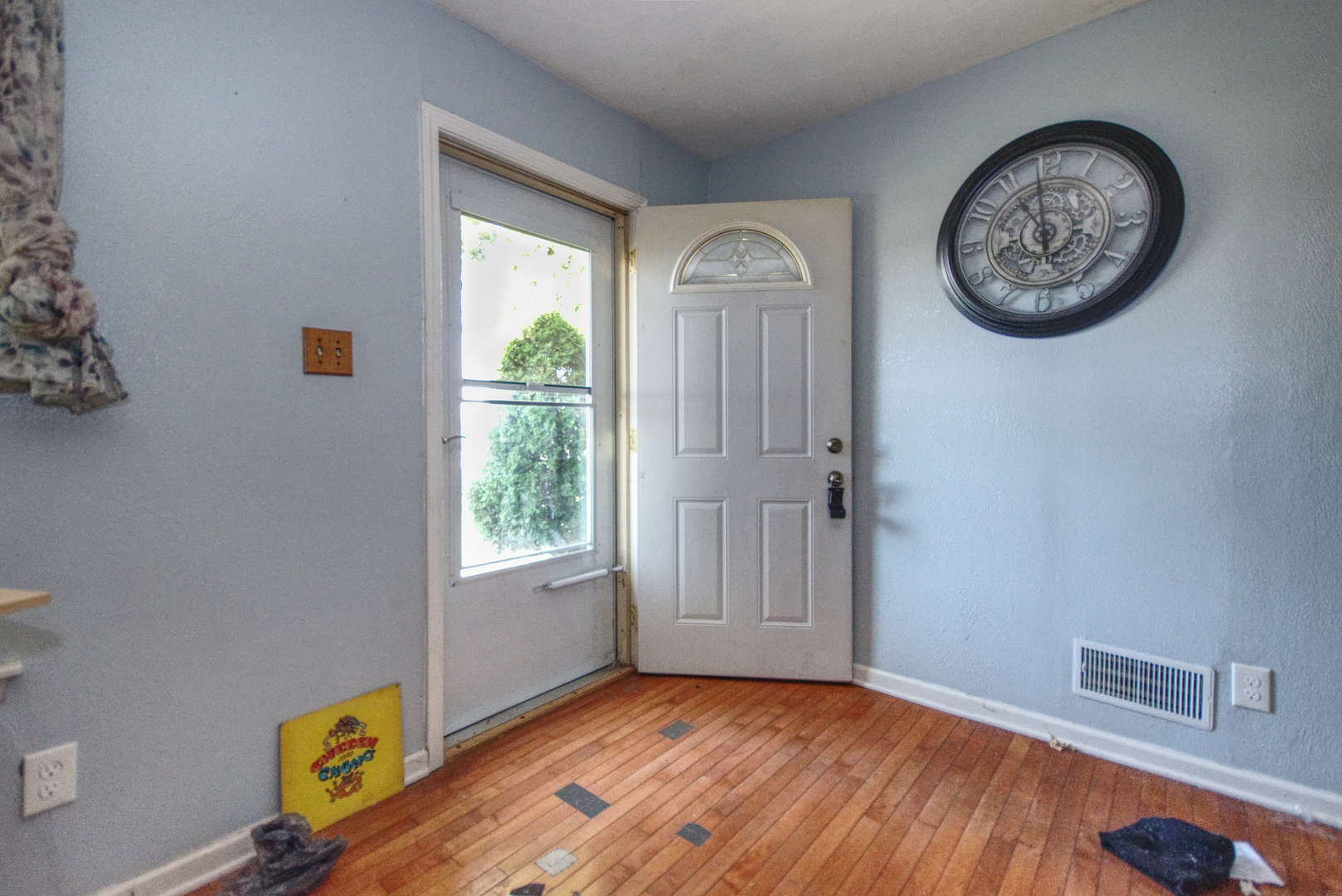 1912 Lawrence Avenue