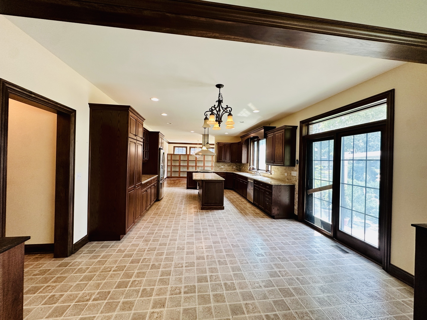 North Riverside, Illinois 60546, United States, 3 Bedrooms Bedrooms, ,3 BathroomsBathrooms,Residential,Contingent,197108