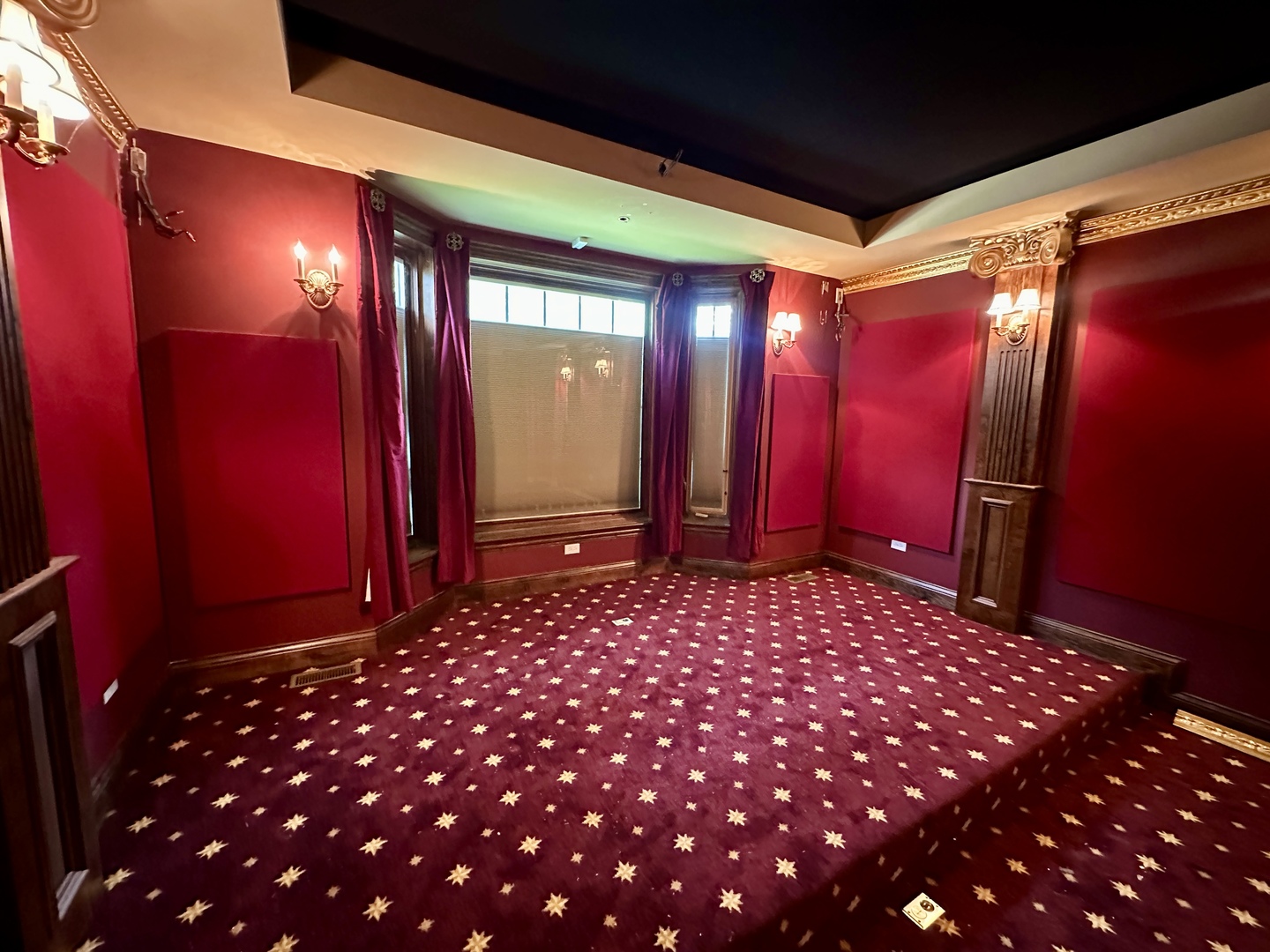 North Riverside, Illinois 60546, United States, 3 Bedrooms Bedrooms, ,3 BathroomsBathrooms,Residential,Contingent,197108