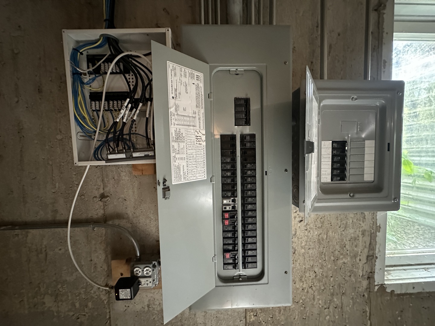 North Riverside, Illinois 60546, United States, 3 Bedrooms Bedrooms, ,3 BathroomsBathrooms,Residential,Contingent,197108